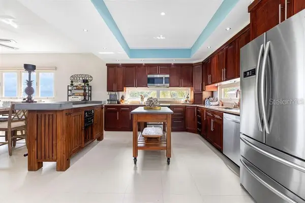 * SHELL CASTLE CLUB #86, Humacao, PR 00791