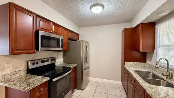 210 N LONE OAK DR #1, Leesburg, FL 34748