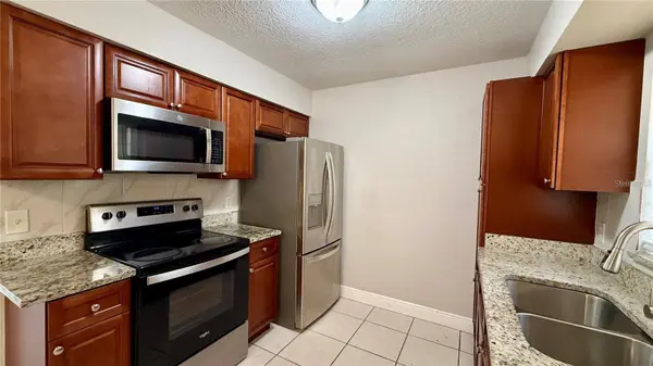 210 N LONE OAK DR #1, Leesburg, FL 34748