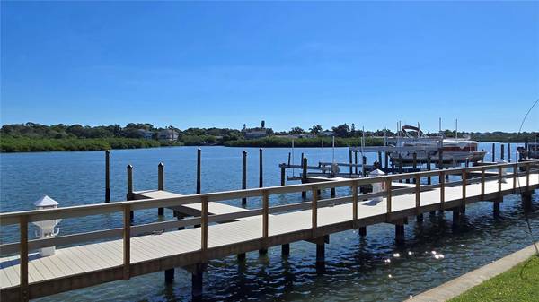 19201 VISTA LN #D2, Indian Shores, FL 33785