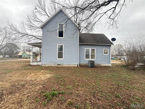 211 S 6th ST, Deepwater, MO 64740