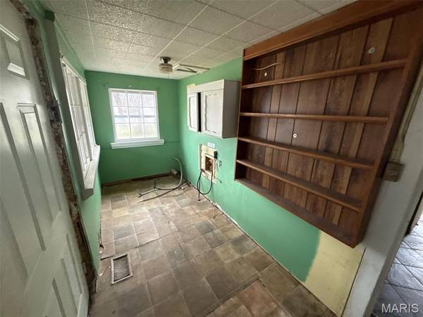 211 S 6th ST, Deepwater, MO 64740
