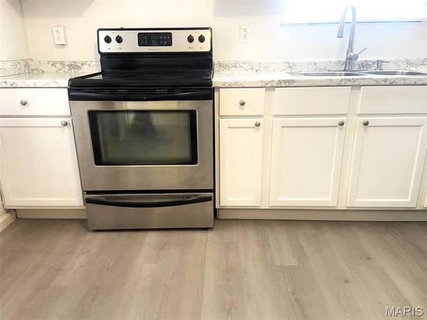 3101 Gary DR, St Louis, MO 63121