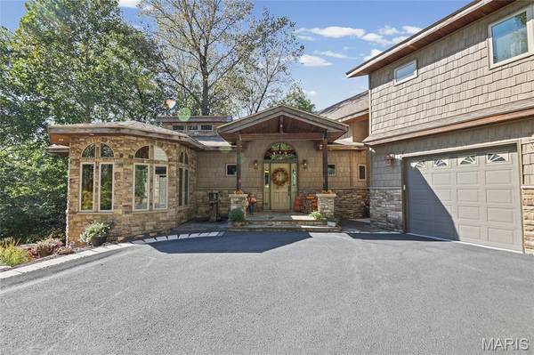 1003 Berry LN, Edwardsville, IL 62025