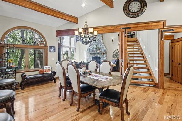 1003 Berry LN, Edwardsville, IL 62025