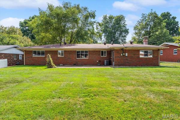 54 Bedford DR, Belleville, IL 62226