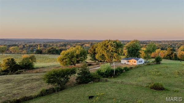 22 Gnade Rd, Elsberry, MO 63343