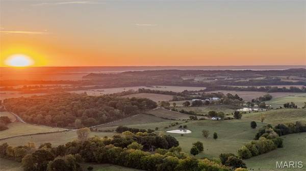 22 Gnade Rd, Elsberry, MO 63343