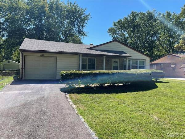 20 ELVIRA DR, Fairview Heights, IL 62208