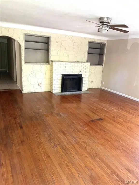 20 ELVIRA DR, Fairview Heights, IL 62208