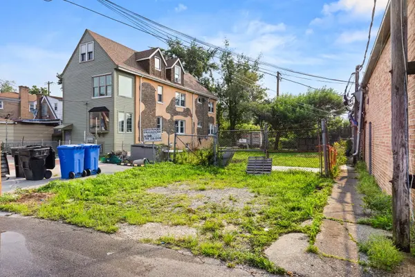 4616 W Fullerton AVE, Chicago, IL 60639