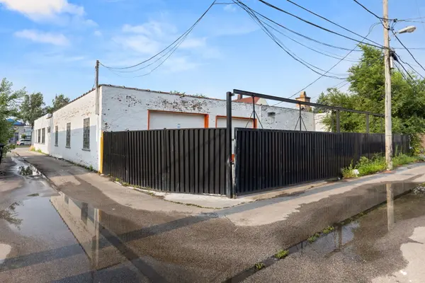 4616 W Fullerton AVE, Chicago, IL 60639