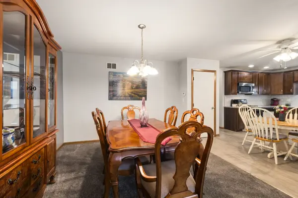 16044 Eagle Ridge DR, Tinley Park, IL 60477