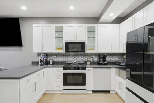 231 E 59th ST #1, Chicago, IL 60637