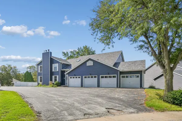 4721 Kynnelworth DR #110, Bettendorf, IA 52722