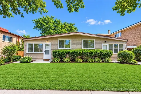 131 CALLAN AVE, Evanston, IL 60202