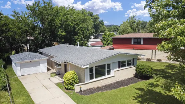 220 N Park DR, Glenwood, IL 60425