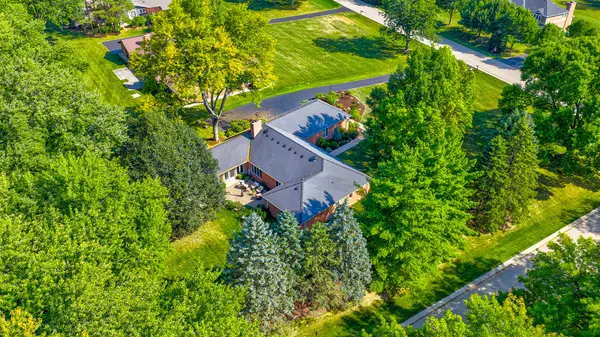 79 Mark DR, Hawthorn Woods, IL 60047