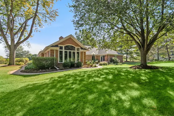 79 Mark DR, Hawthorn Woods, IL 60047