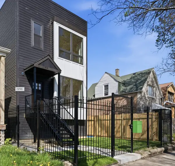 904 N Trumbull AVE, Chicago, IL 60651