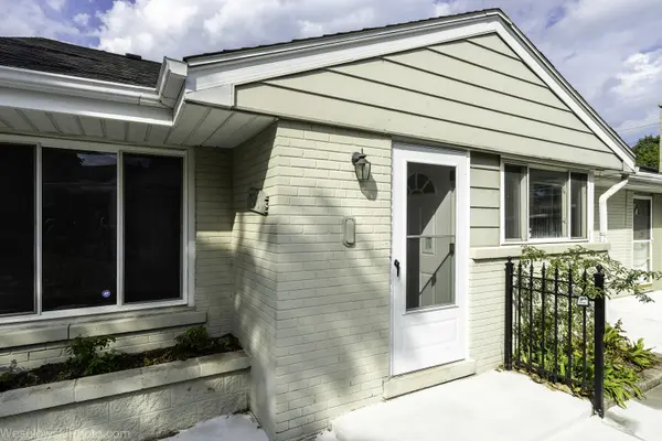 7261 N East Prairie RD, Lincolnwood, IL 60712