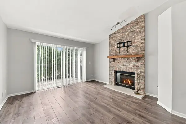 2651 S Cedar Glen DR, Arlington Heights, IL 60005