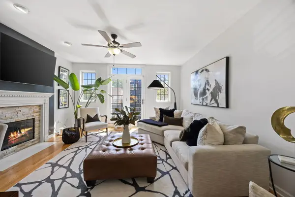 1916 W Belmont AVE #2E, Chicago, IL 60657