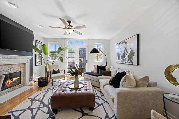 1916 W Belmont AVE #2E, Chicago, IL 60657