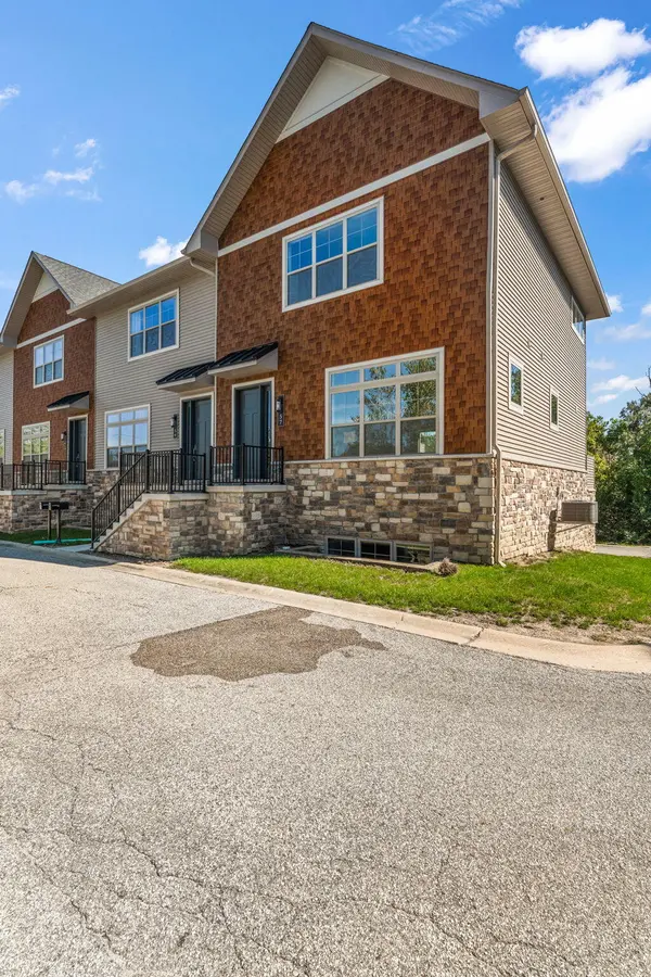 57 Sanctuary DR, Valparaiso, IN 46385
