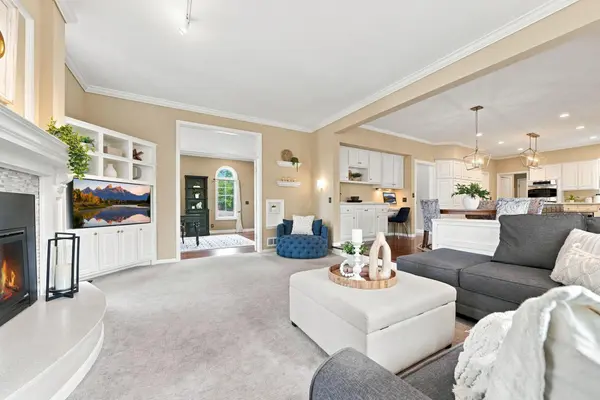 9486 Olympia DR, Eden Prairie, MN 55347