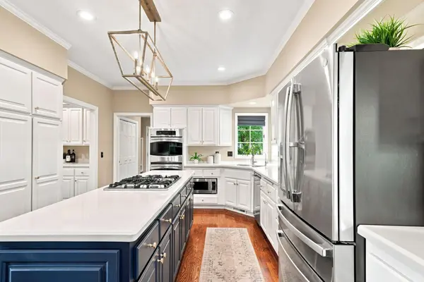 9486 Olympia DR, Eden Prairie, MN 55347