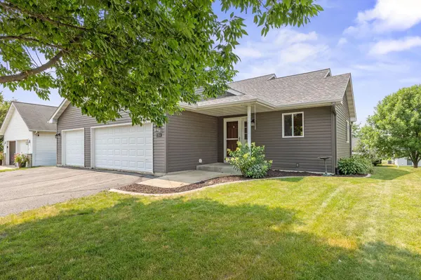 1166 Blackbird DR SW, Hutchinson, MN 55350