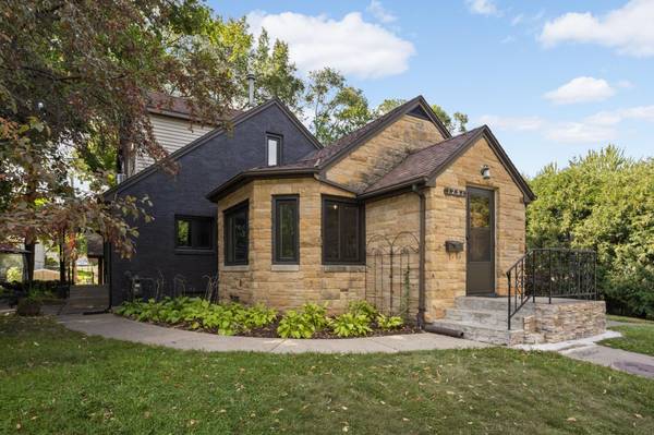 1251 Macarthur AVE, West Saint Paul, MN 55118