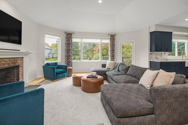 818 Park Place DR, Mendota Heights, MN 55118