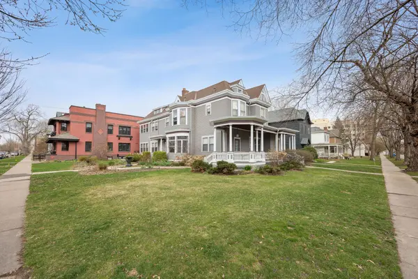 433 Holly AVE #4, Saint Paul, MN 55102
