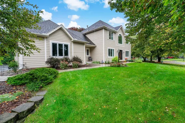 3402 Fairfax LN, Woodbury, MN 55129