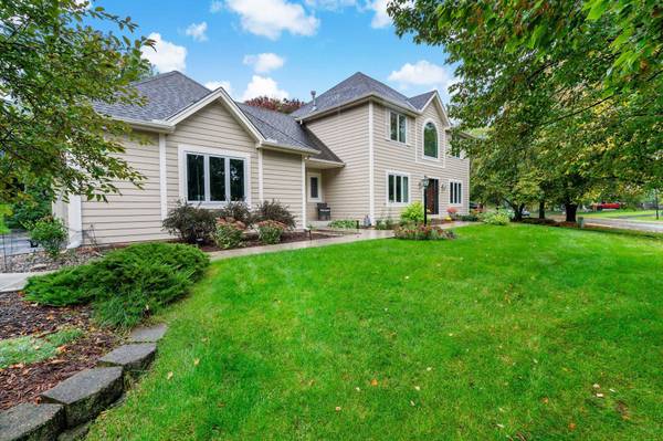 3402 Fairfax LN, Woodbury, MN 55129