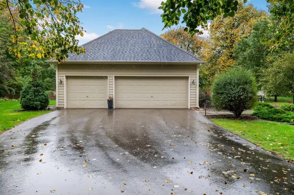 3402 Fairfax LN, Woodbury, MN 55129