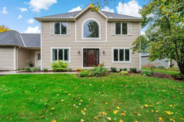 3402 Fairfax LN, Woodbury, MN 55129