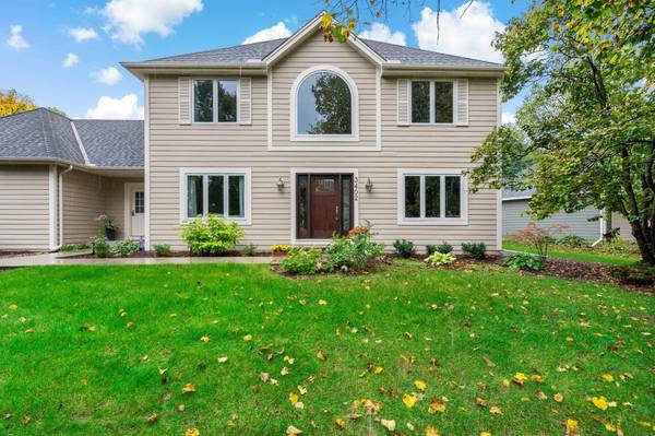 3402 Fairfax LN, Woodbury, MN 55129