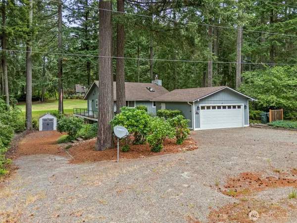 11001 Pioneer DR, Anderson Island, WA 98303