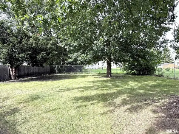 597 E 4TH ST, Galesburg, IL 61401