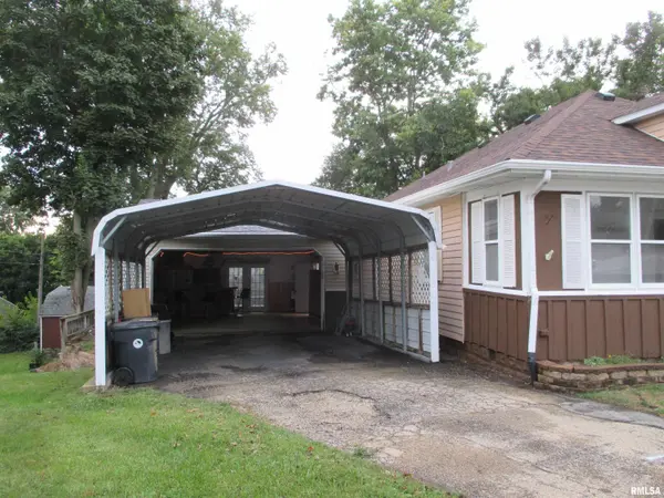 1013 S 8TH ST, Pekin, IL 61554