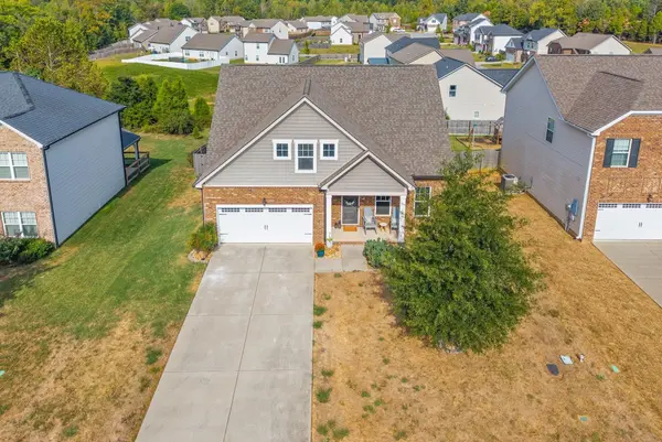 402 Barbaro Ct, Burns, TN 37029