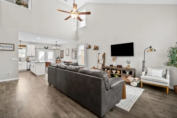 402 Barbaro Ct, Burns, TN 37029
