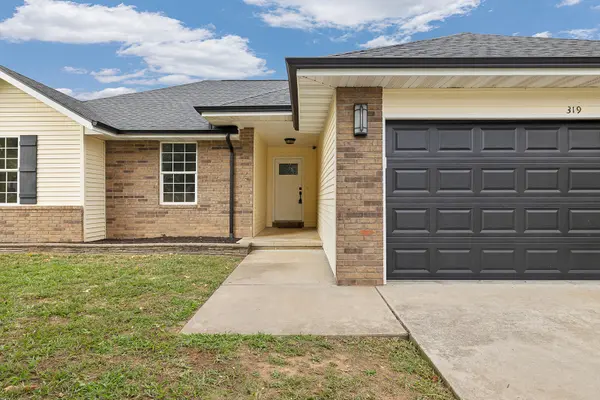 319 W Cherokee, Clever, MO 65631