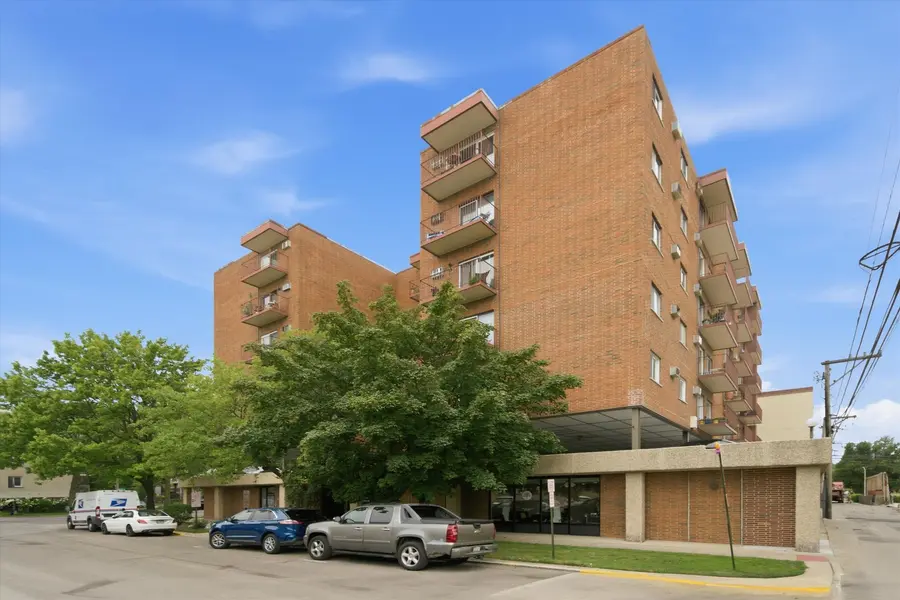 7830 W North AVE #710, Elmwood Park, IL 60707