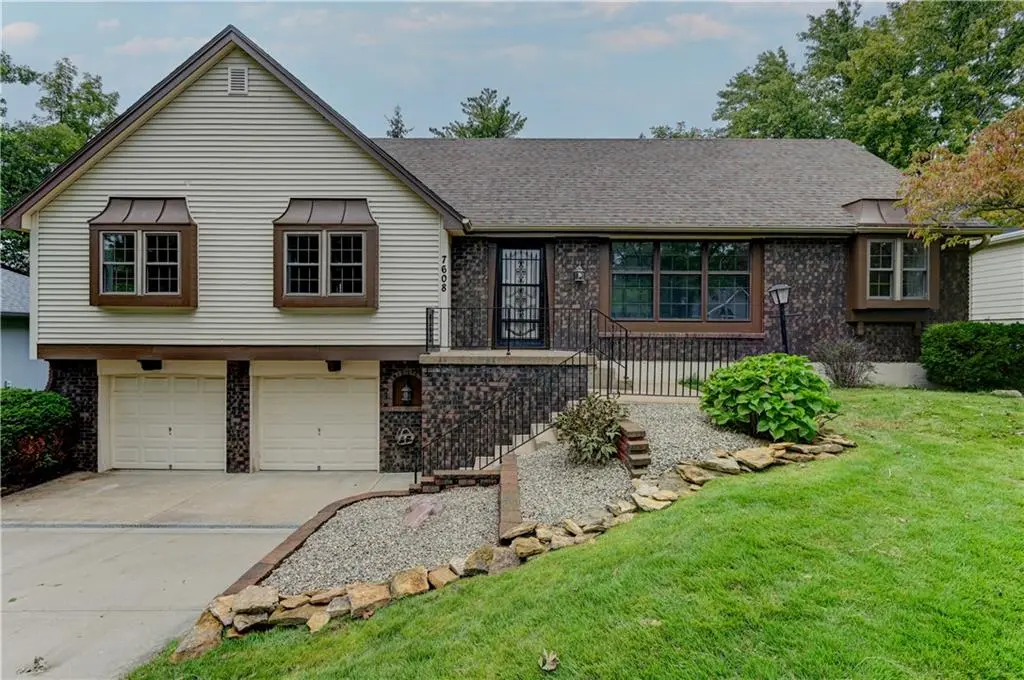 7608 NW 69th ST, Kansas City, MO 64152