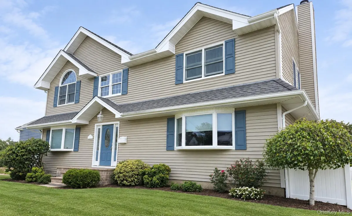 122 Dorothy DR, East Meadow, NY 11554