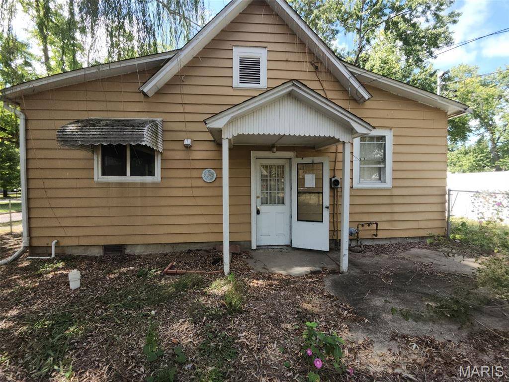 600 N 11th ST, Herrin, IL 62948
